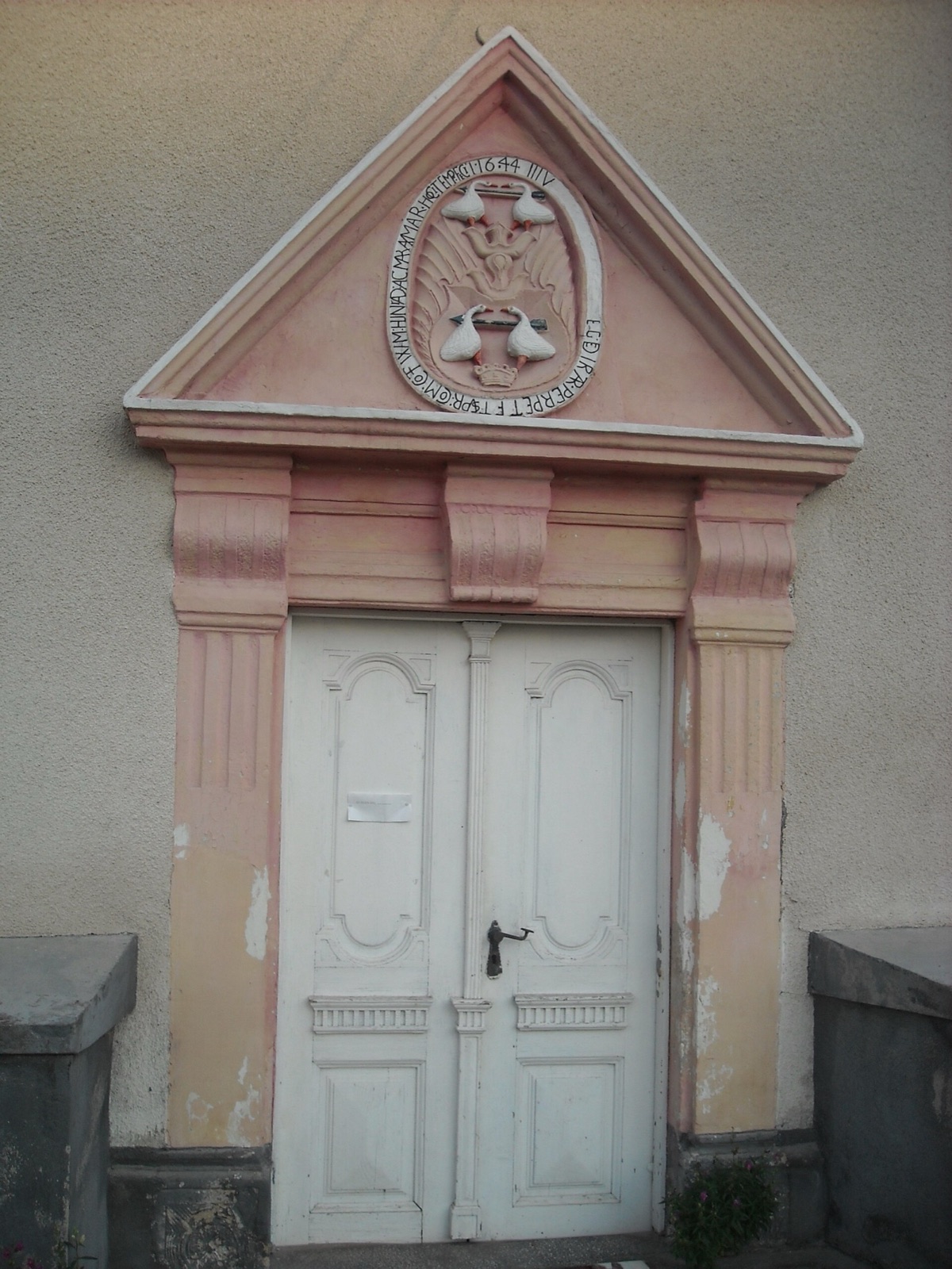 Portalul cu stema familiei Bethlen