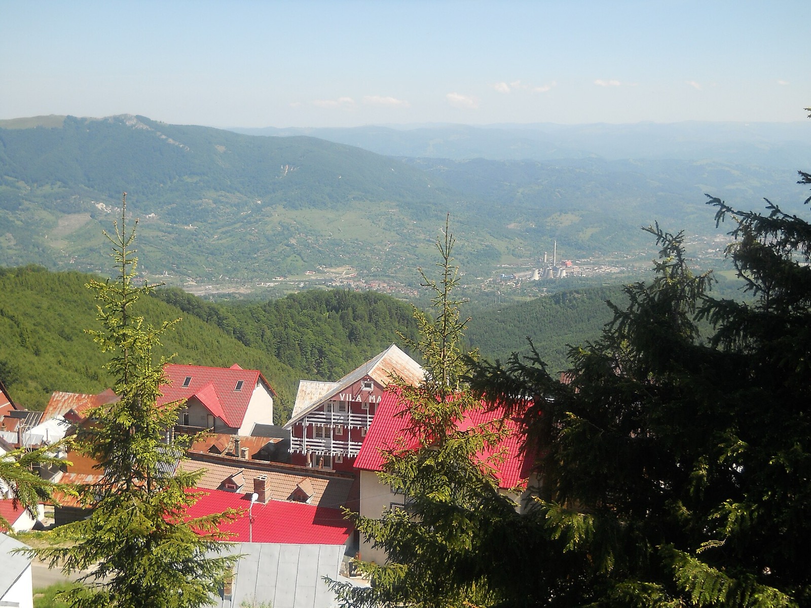 Vedere din Straja spre Lupeni și Valea Jiului
